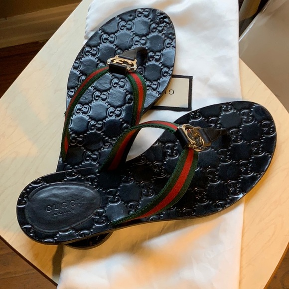 gucci gg logo sandals